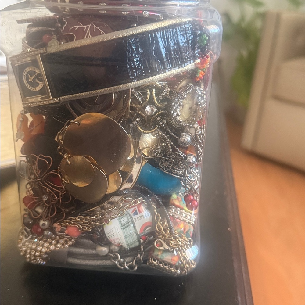 Mystery jewelry jar. Pre-owned jewelry. - Picture 5 of 7